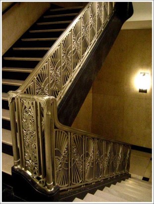 Лестница с орнаментом в стиле ар-деко